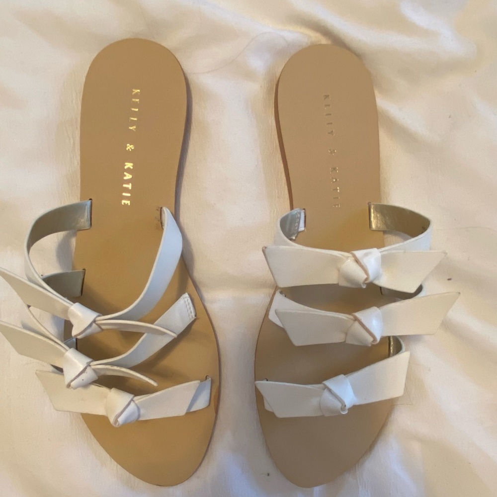 Kelly and Katie white bow sandals size 8